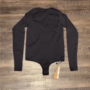 SKIMS Essential Long Sleeve Bodysuit Onyx Black S/M NWT Crew Neck